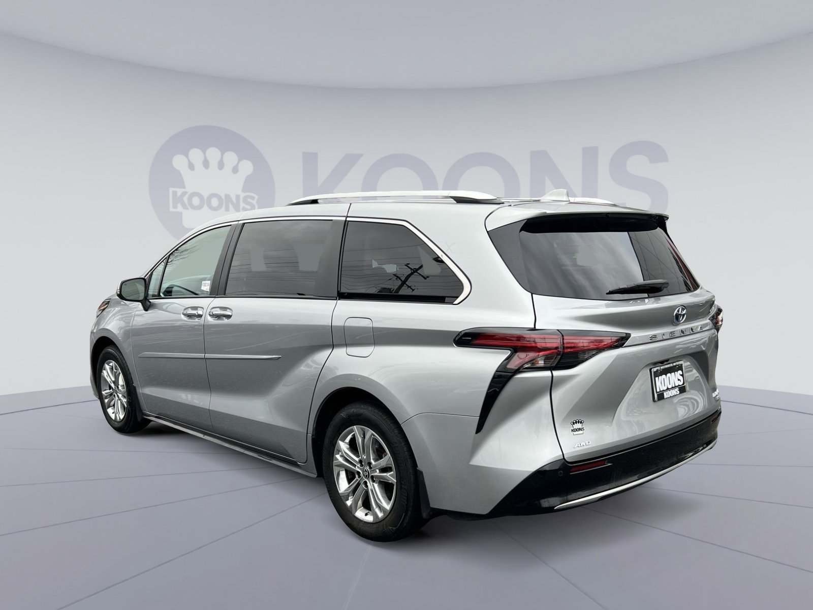 Used 2023 Toyota Sienna Platinum image 4