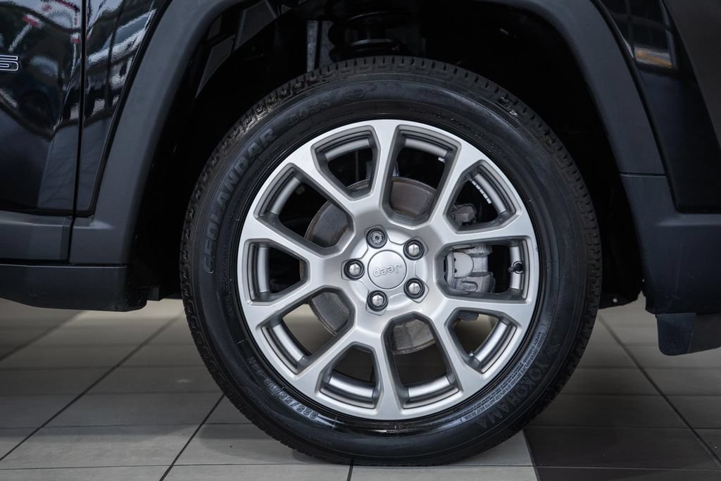 Certified 2022 Jeep Compass Latitude w/ Sun and Sound Group AWD/4WD image 17
