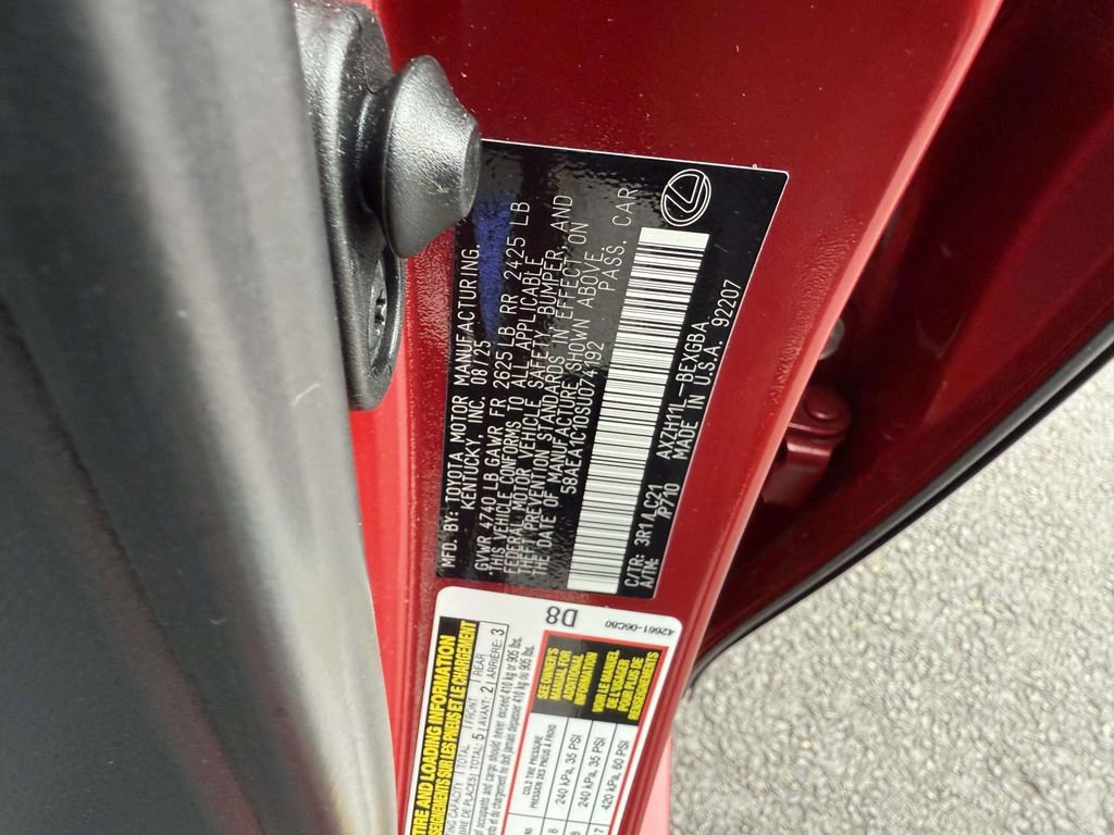 Used 2025 Lexus ES 300h w/ Luxury Package image 32