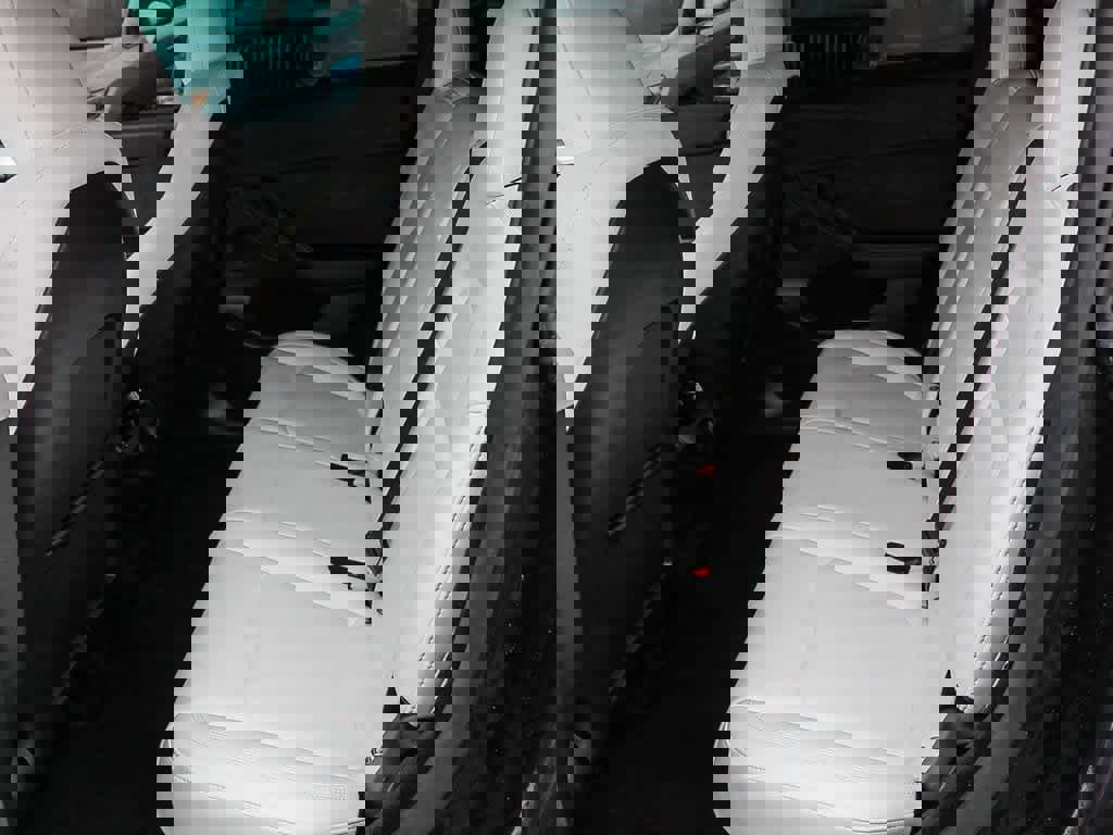 Used 2024 Tesla Model Y 2WD image 19