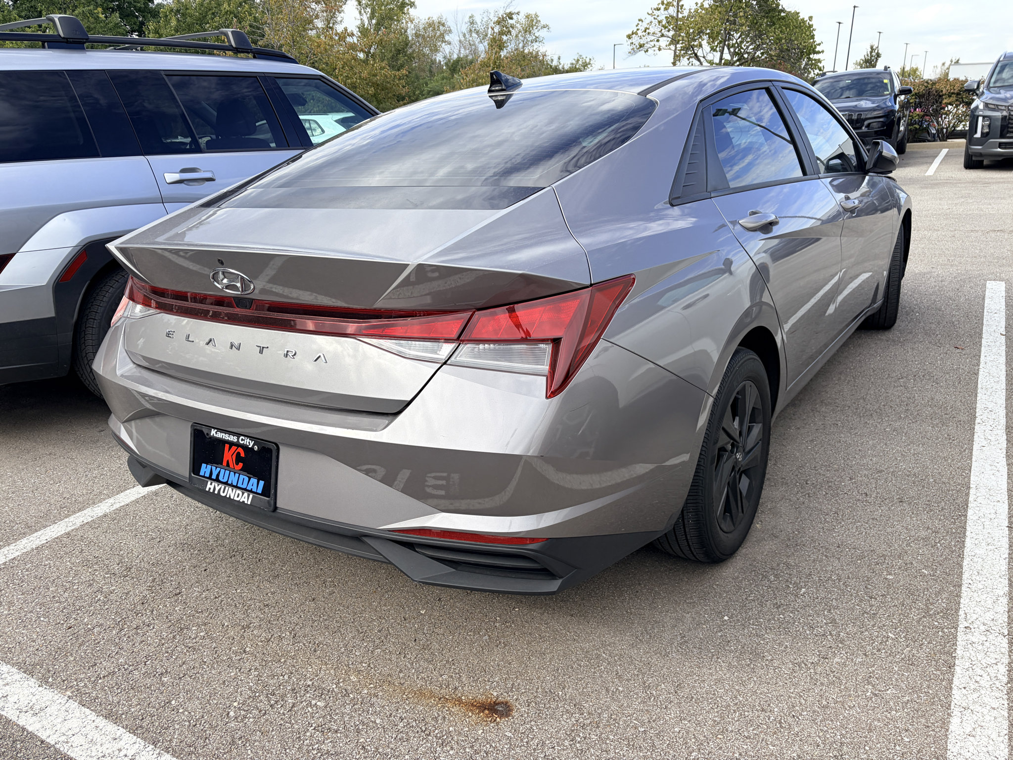 Used 2023 Hyundai Elantra SEL FWD image 2