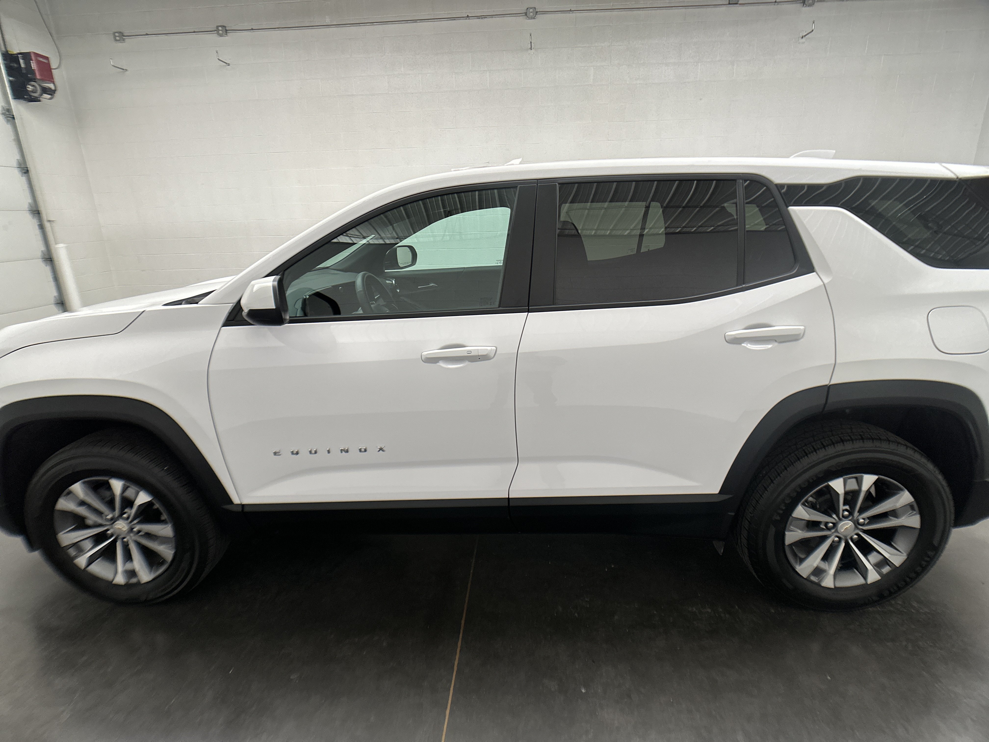 Used 2026 Chevrolet Equinox LT FWD image 36