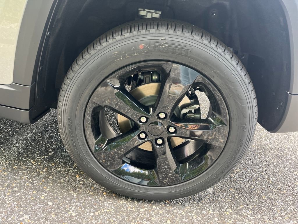 New 2025 Jeep Grand Cherokee Limited w/ Black Appearance Package image 22