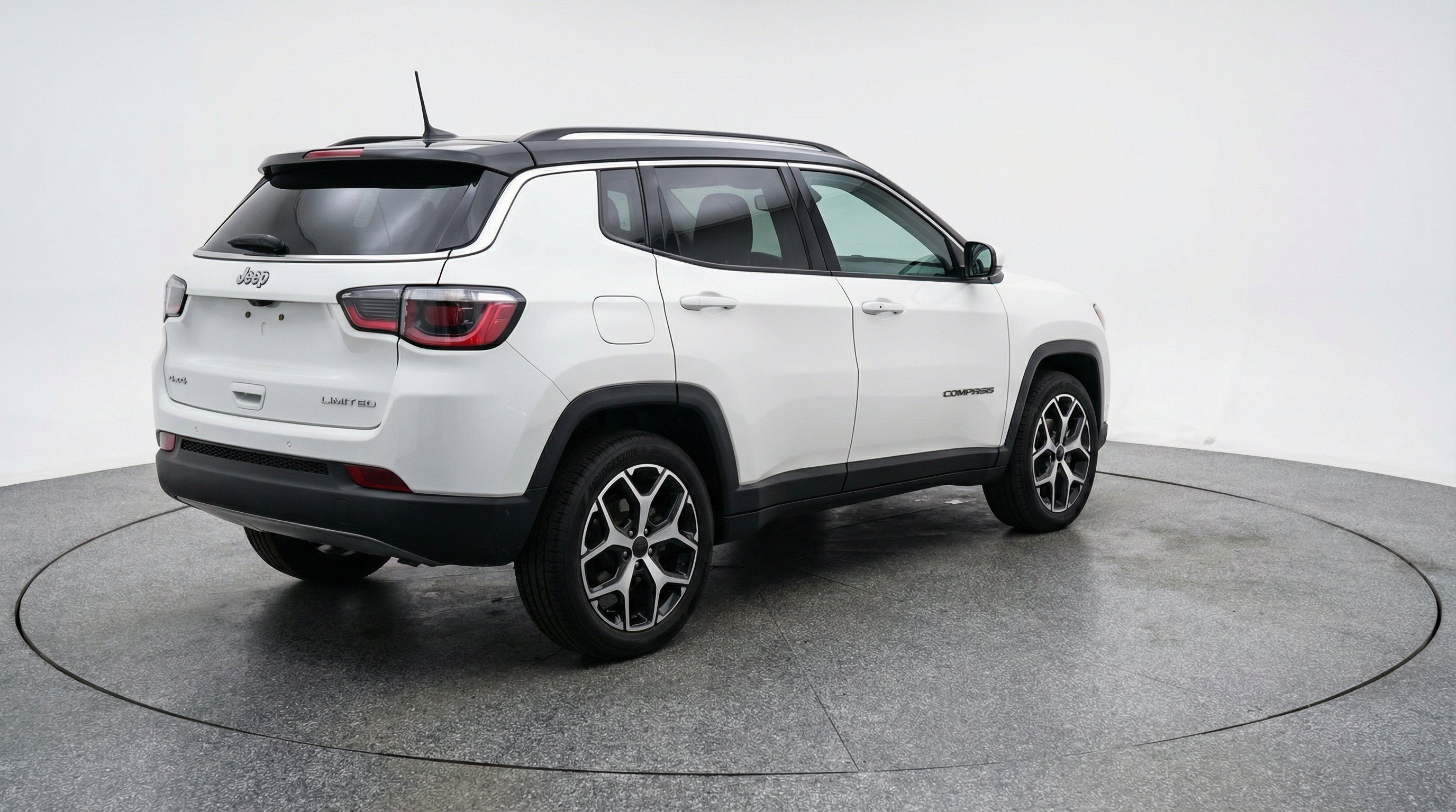 Used 2025 Jeep Compass Limited AWD/4WD image 9