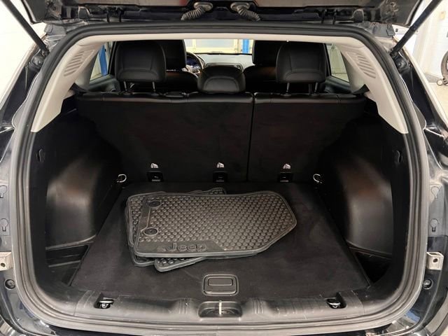 Used 2021 Jeep Compass Latitude w/ Driver Assistance Group AWD/4WD image 8