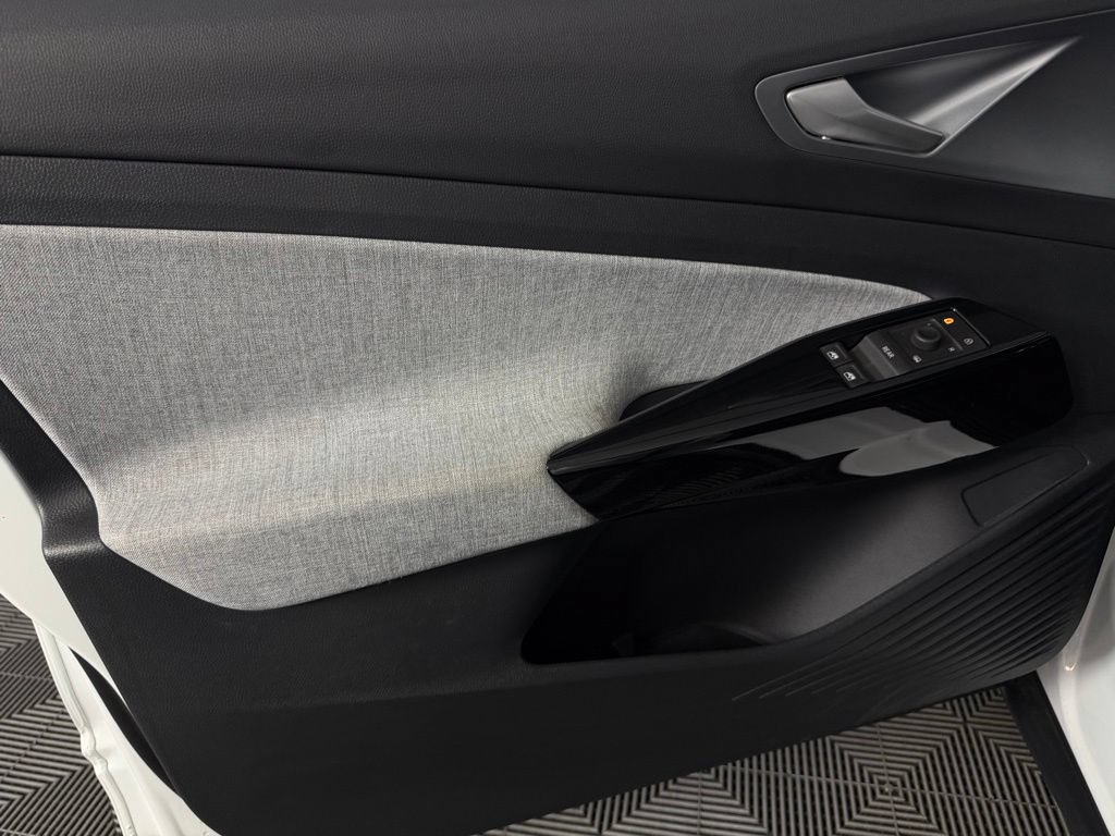 Used 2025 Volkswagen ID.4 Pro RWD image 26