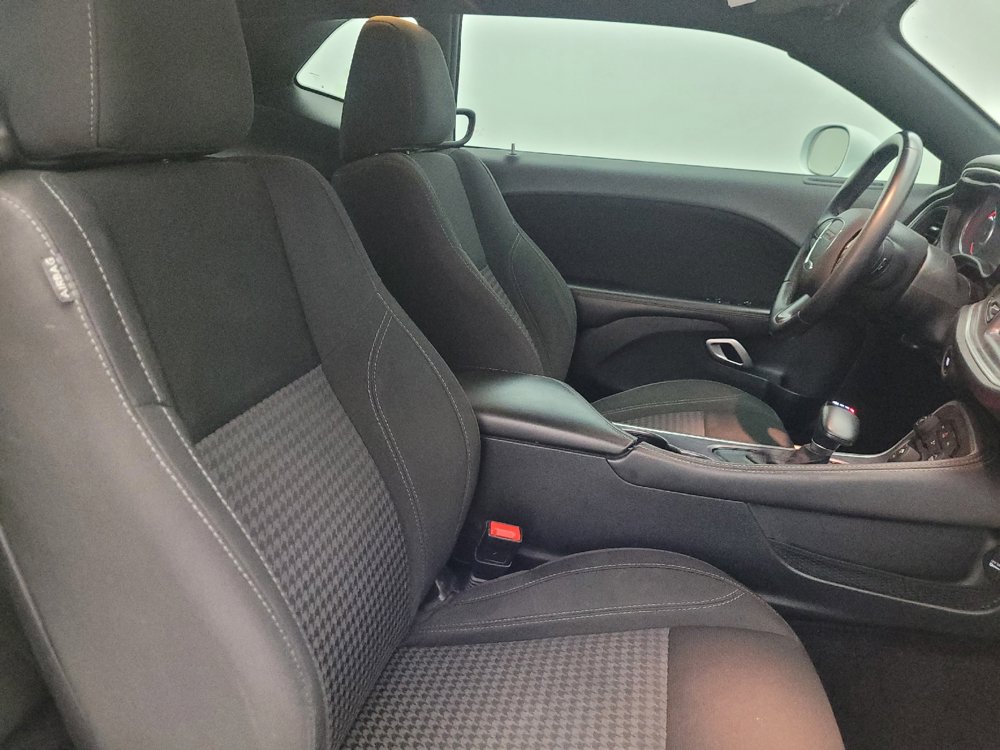 Used 2016 Dodge Challenger SXT RWD image 21