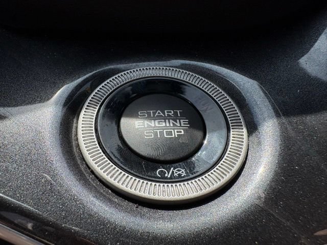Used 2023 Jeep Grand Cherokee Laredo AWD/4WD image 19