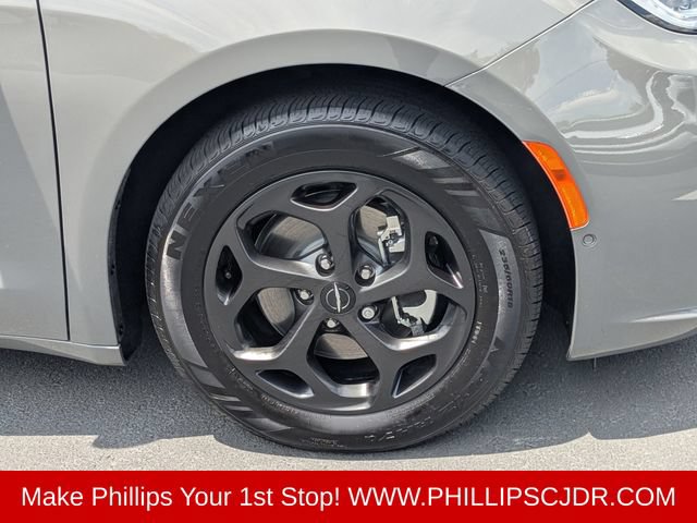 Used 2025 Chrysler Pacifica Premium FWD image 10