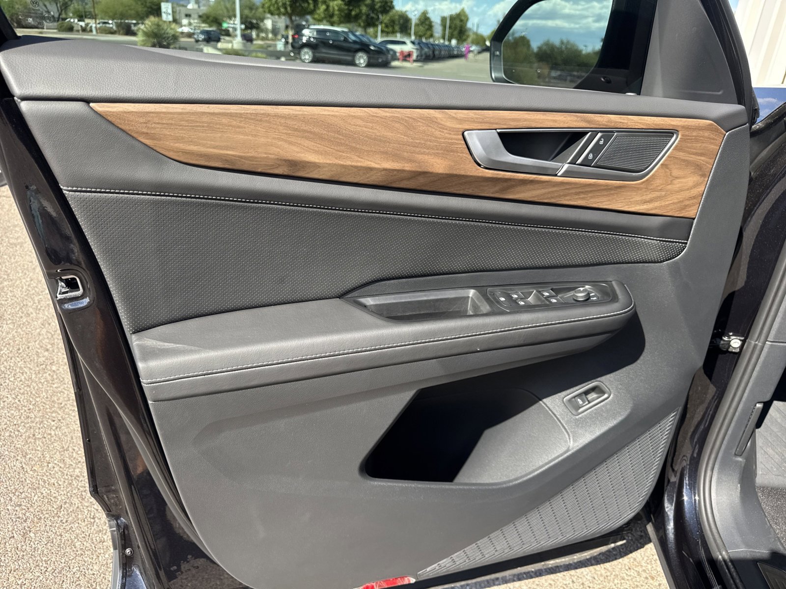 New 2026 Volkswagen Atlas SE image 12