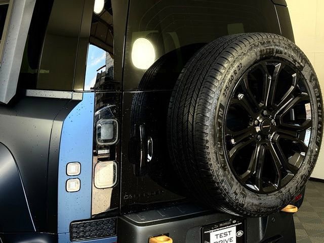 New 2026 Land Rover Defender 110 OCTA AWD/4WD image 17