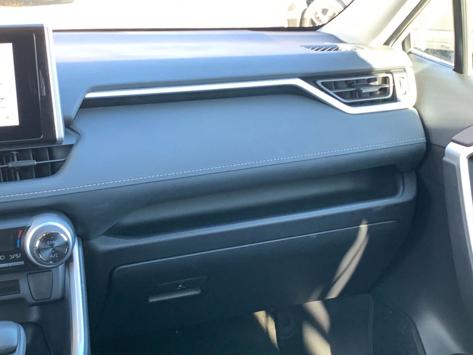 Used 2025 Toyota RAV4 LE image 34