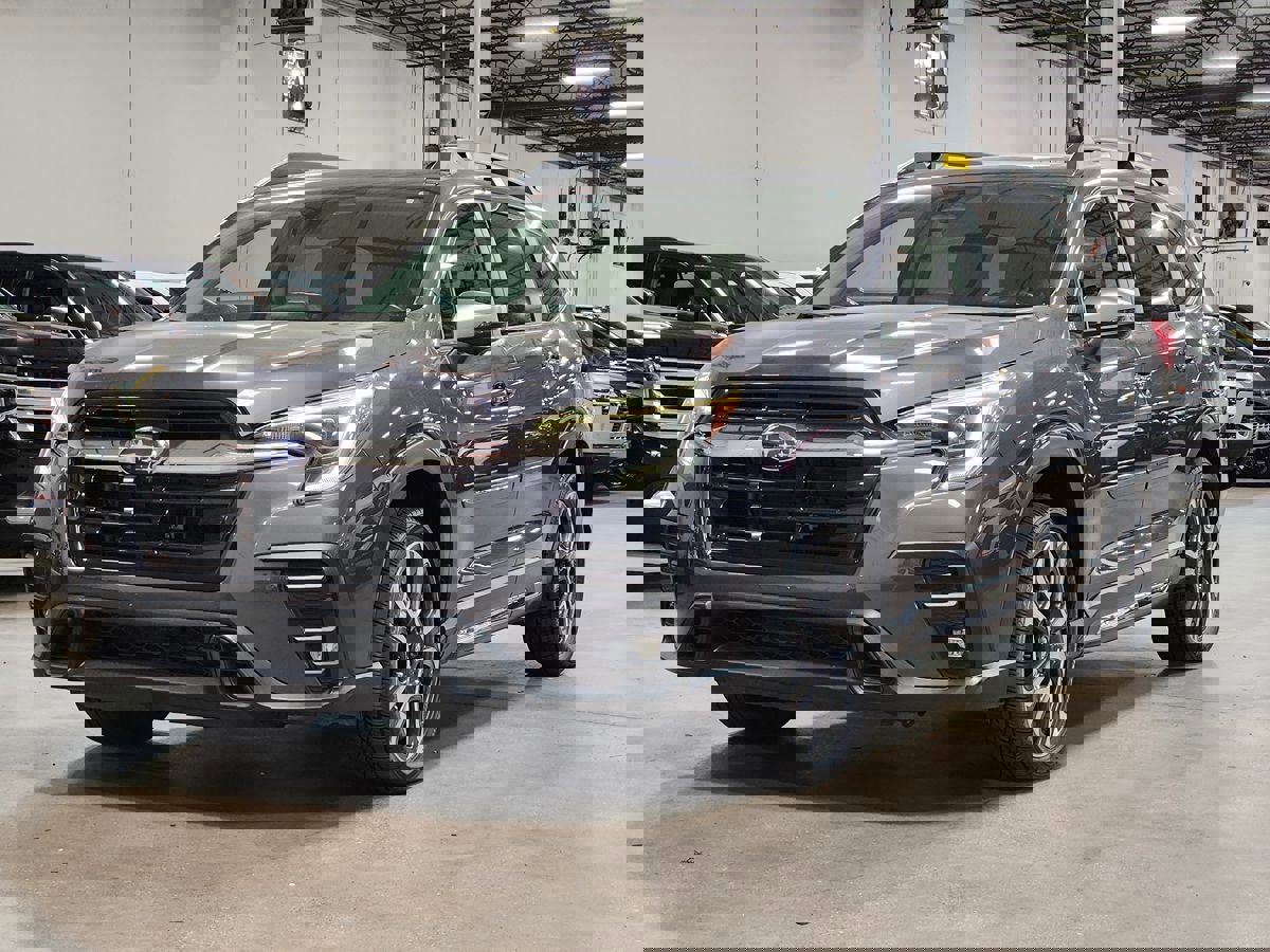 Used 2023 Subaru Ascent Limited w/ Technology Package image 4