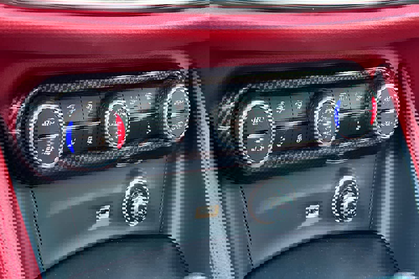 Used 2018 Alfa Romeo Stelvio image 23