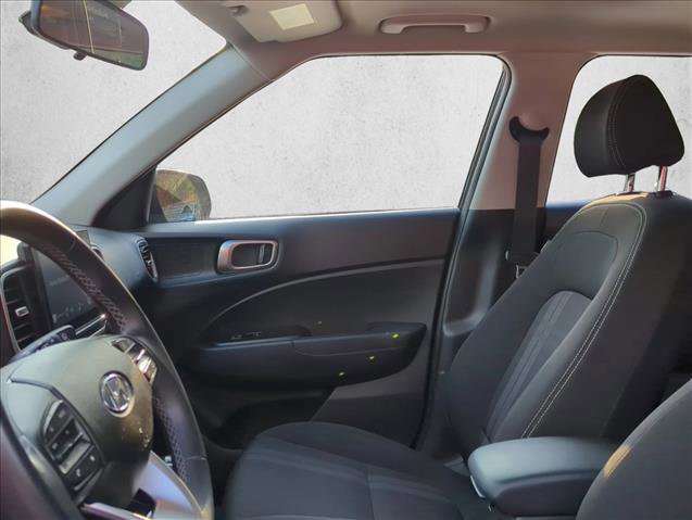 Used 2024 Hyundai Venue SEL image 11
