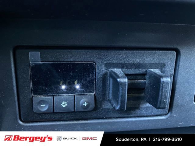 Used 2021 Nissan Titan SV w/ SV Convenience Package image 40