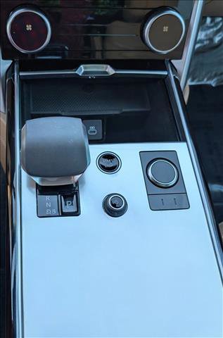Used 2023 Land Rover Range Rover SE image 13