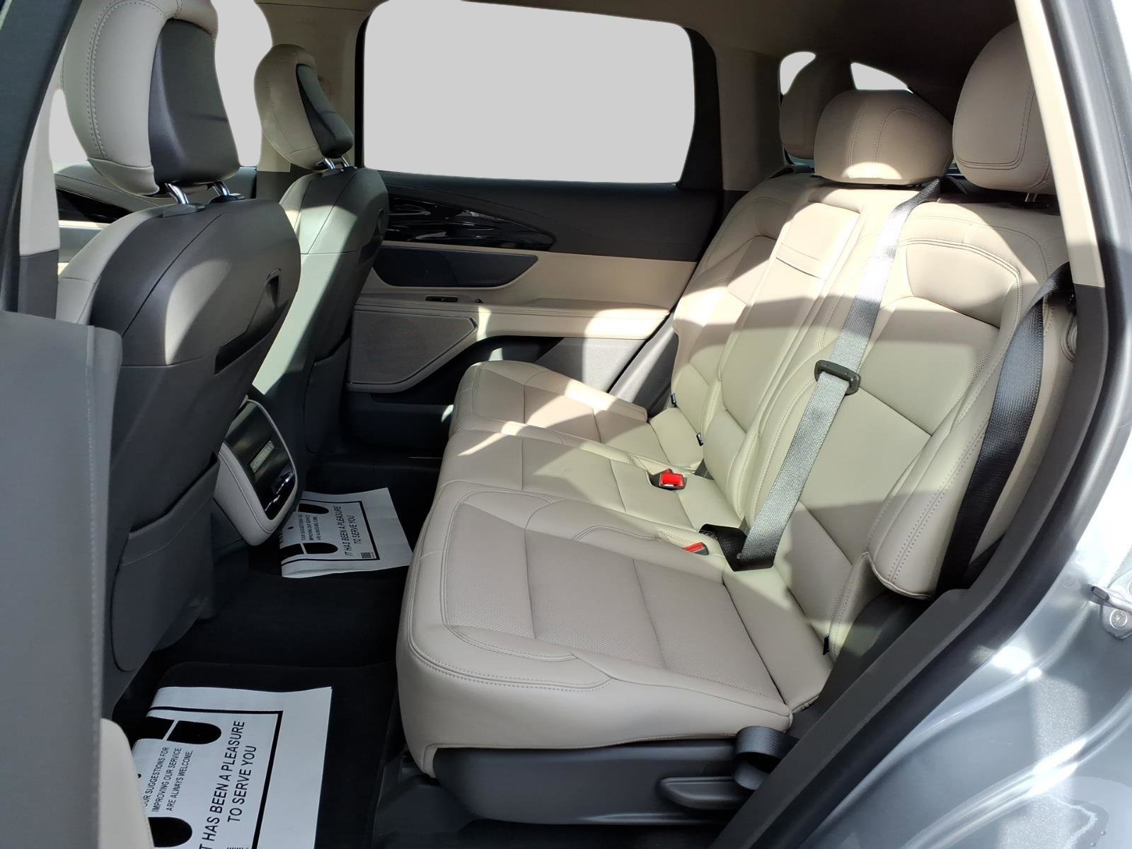 Used 2025 Lincoln Nautilus Premier image 15