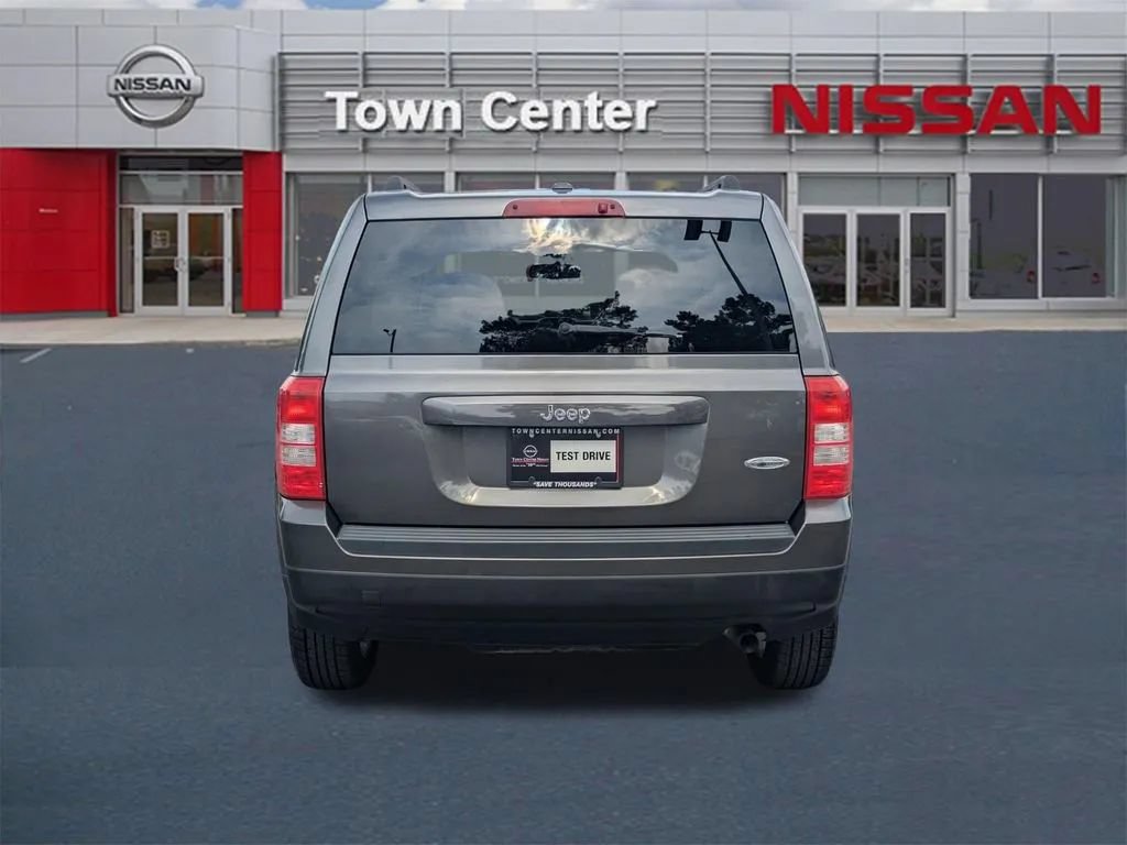 Used 2016 Jeep Patriot Latitude FWD image 6