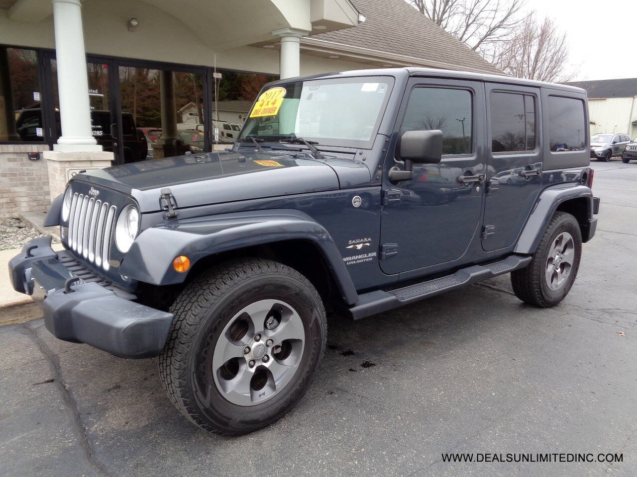 Used 2017 Jeep Wrangler Unlimited Sahara w/ Connectivity Group AWD/4WD image 1