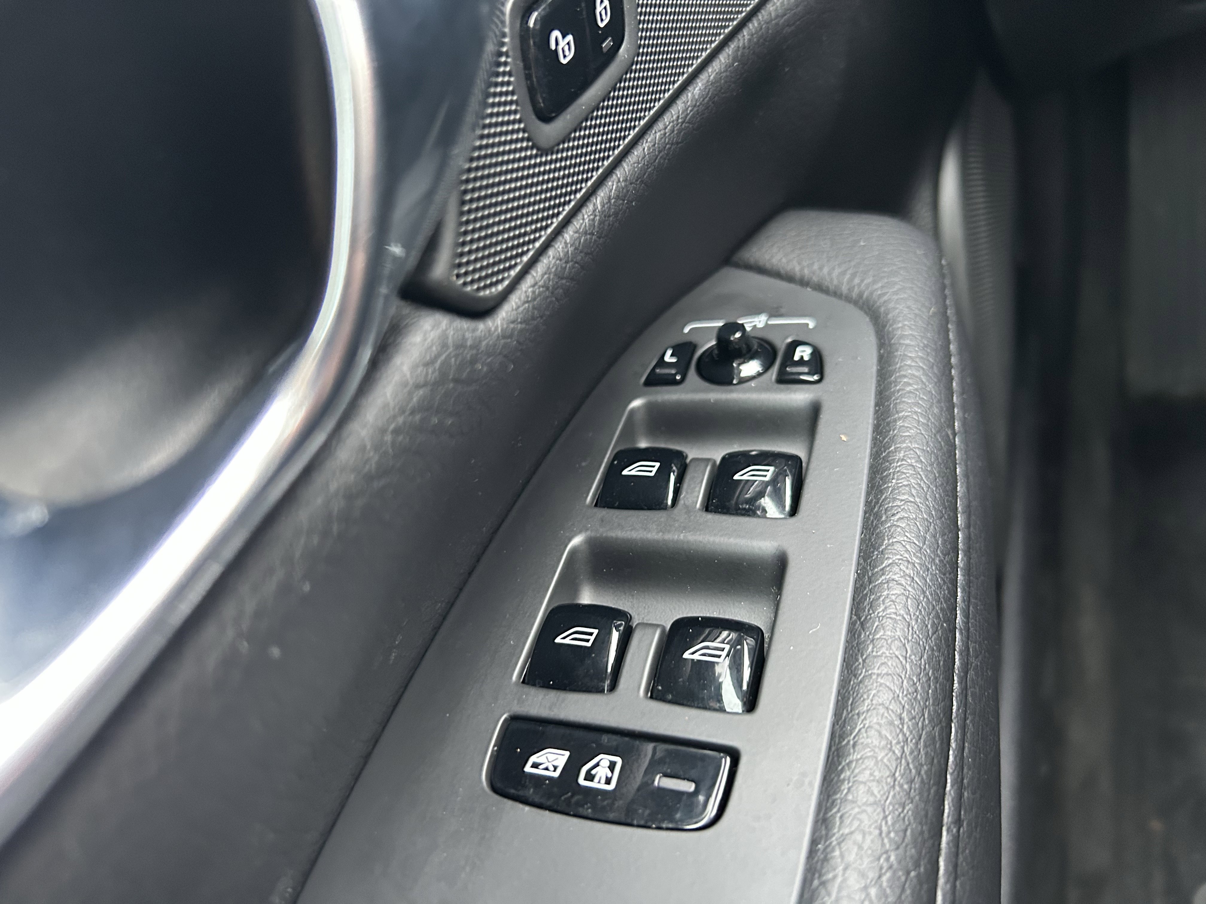 Used 2018 Volvo V90 T5 Cross Country w/ Plus Package image 16