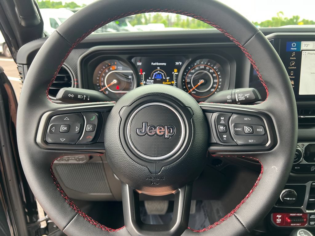 Used 2025 Jeep Wrangler Unlimited Rubicon AWD/4WD image 17