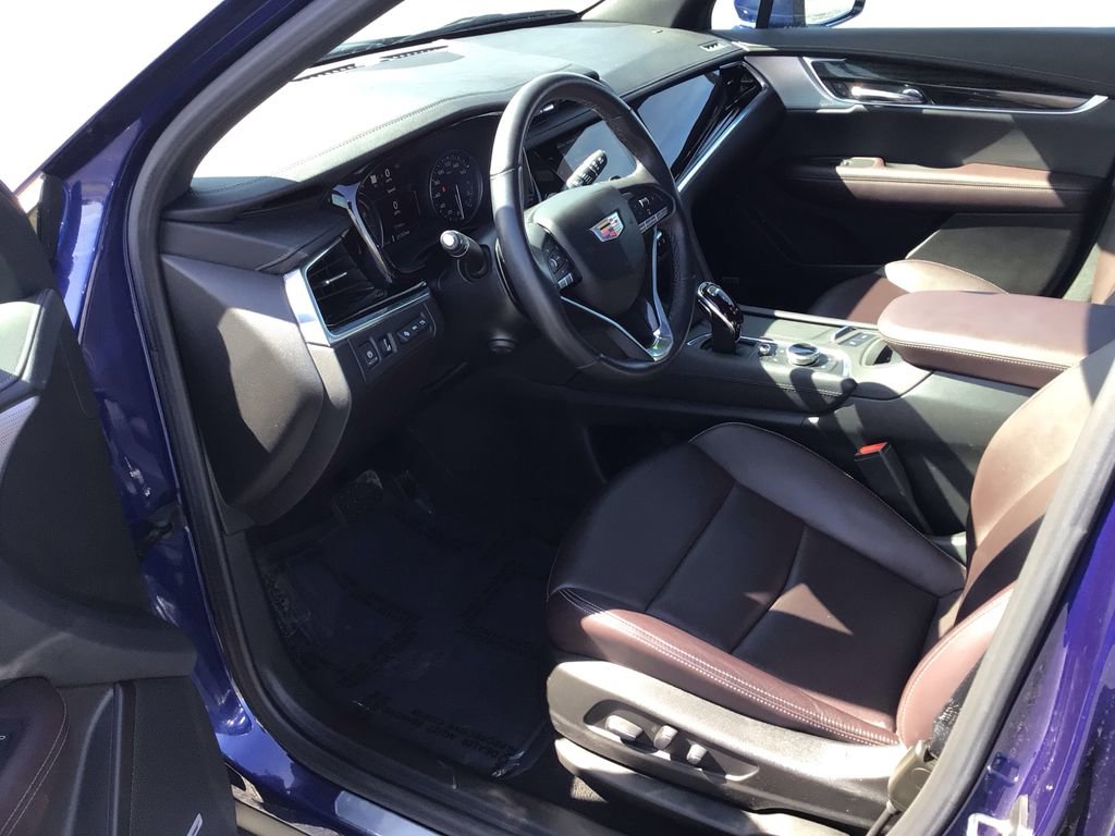 Used 2024 Cadillac XT6 Premium Luxury w/ Technology Package image 9