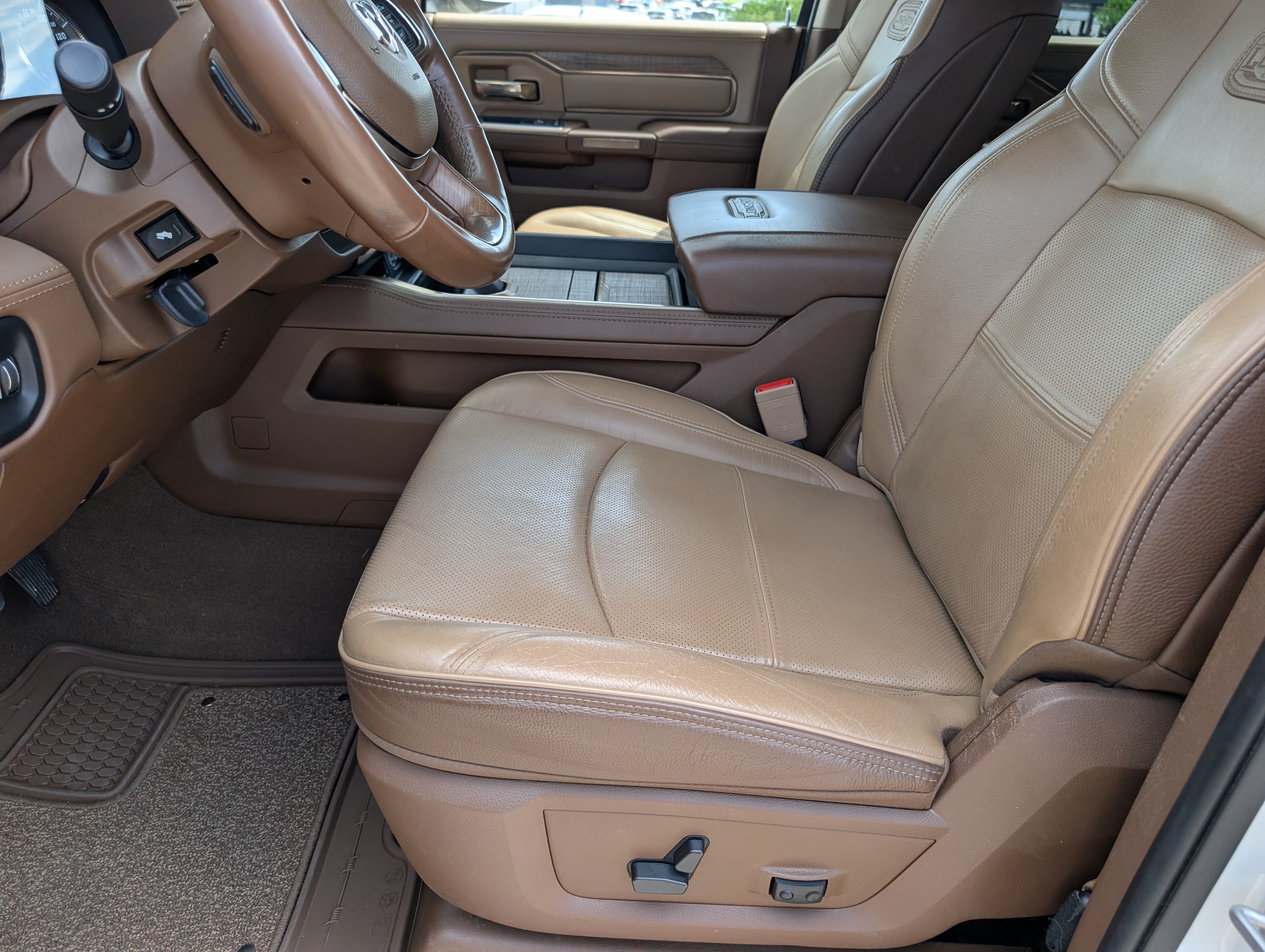 Used 2022 RAM 2500 Limited AWD/4WD image 9