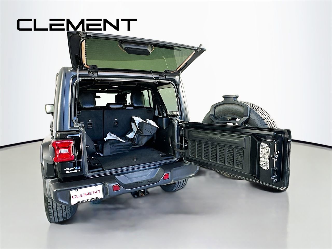 Used 2023 Jeep Wrangler Unlimited Sahara w/ Cold Weather Group image 11