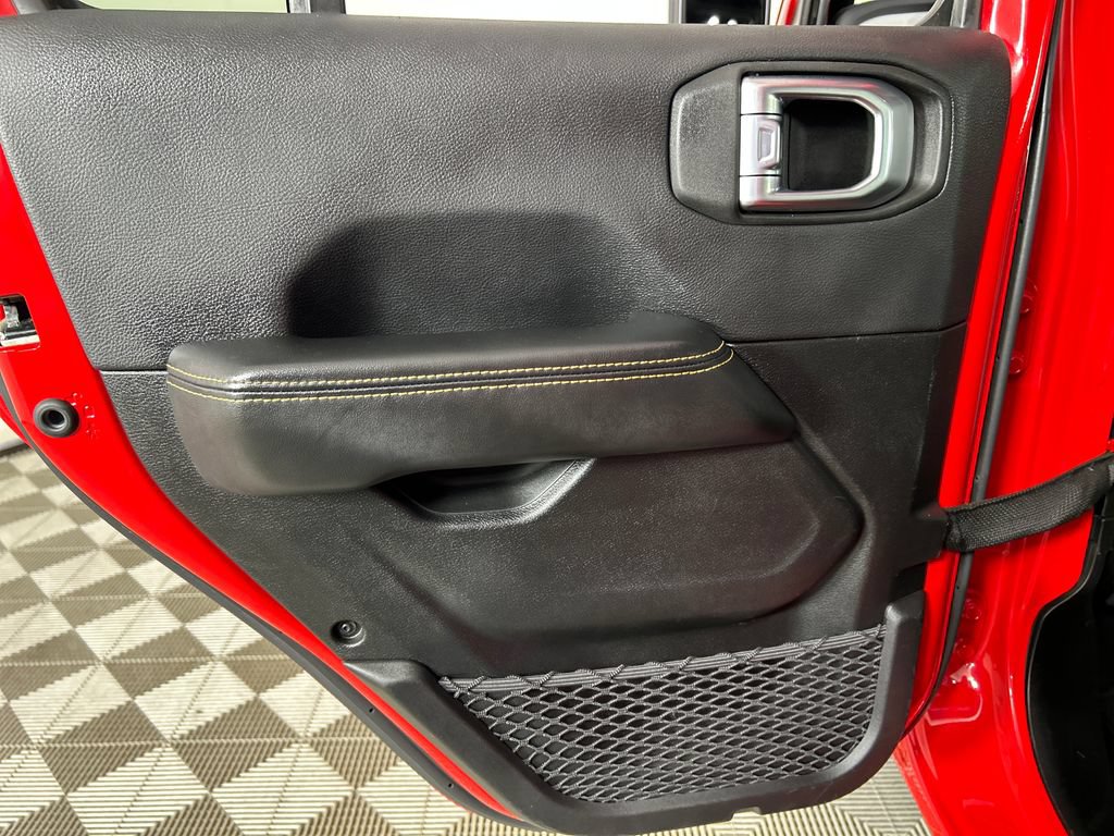 Used 2025 Jeep Wrangler Unlimited Sahara AWD/4WD image 16