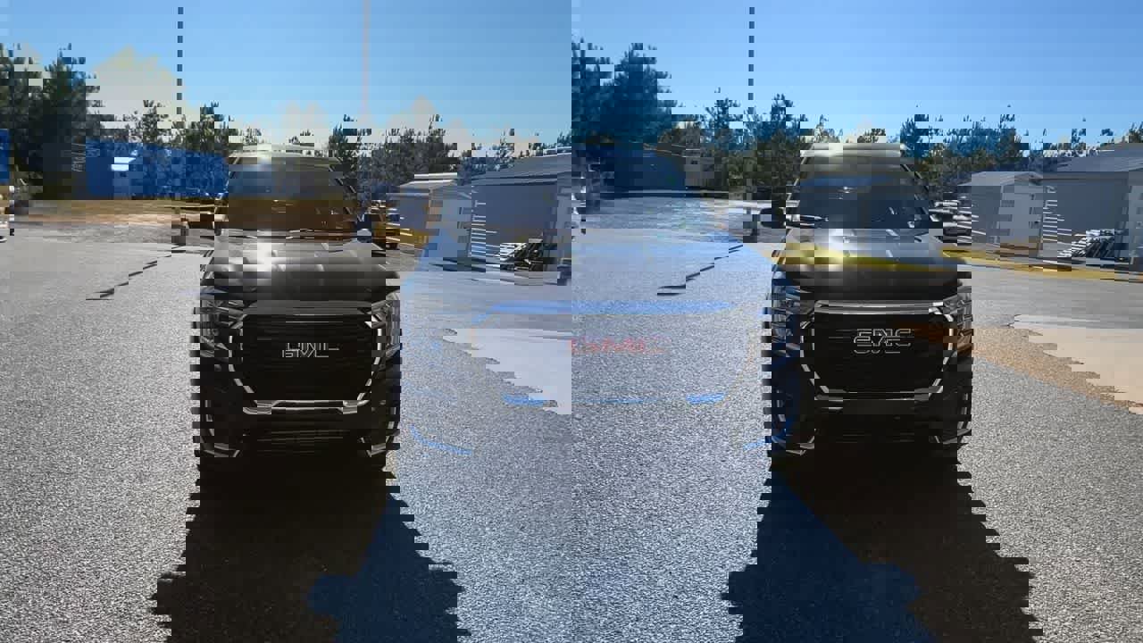 Used 2024 GMC Terrain SLE image 3