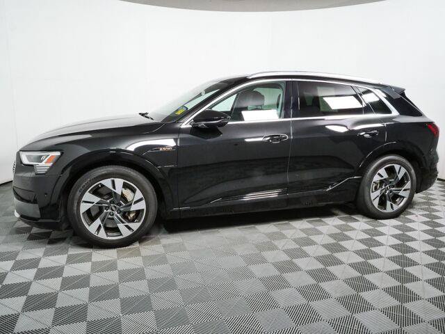 Used 2023 Audi e-tron Premium Plus w/ Premium Plus Package AWD/4WD image 32