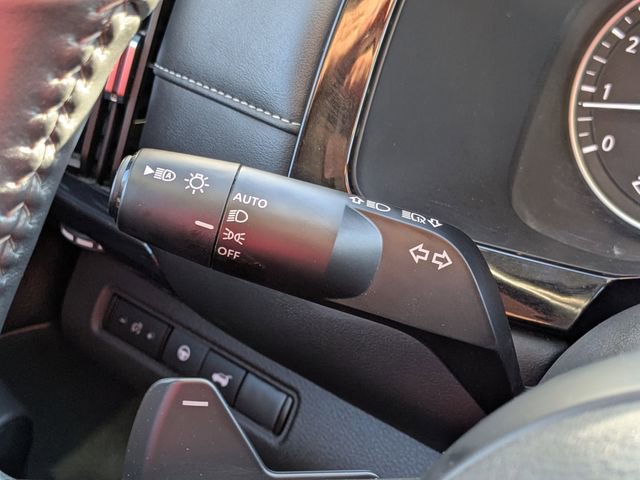 Used 2025 Nissan Pathfinder SV image 25