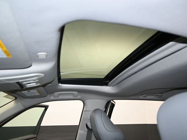 Used 2026 Toyota Highlander XLE image 9