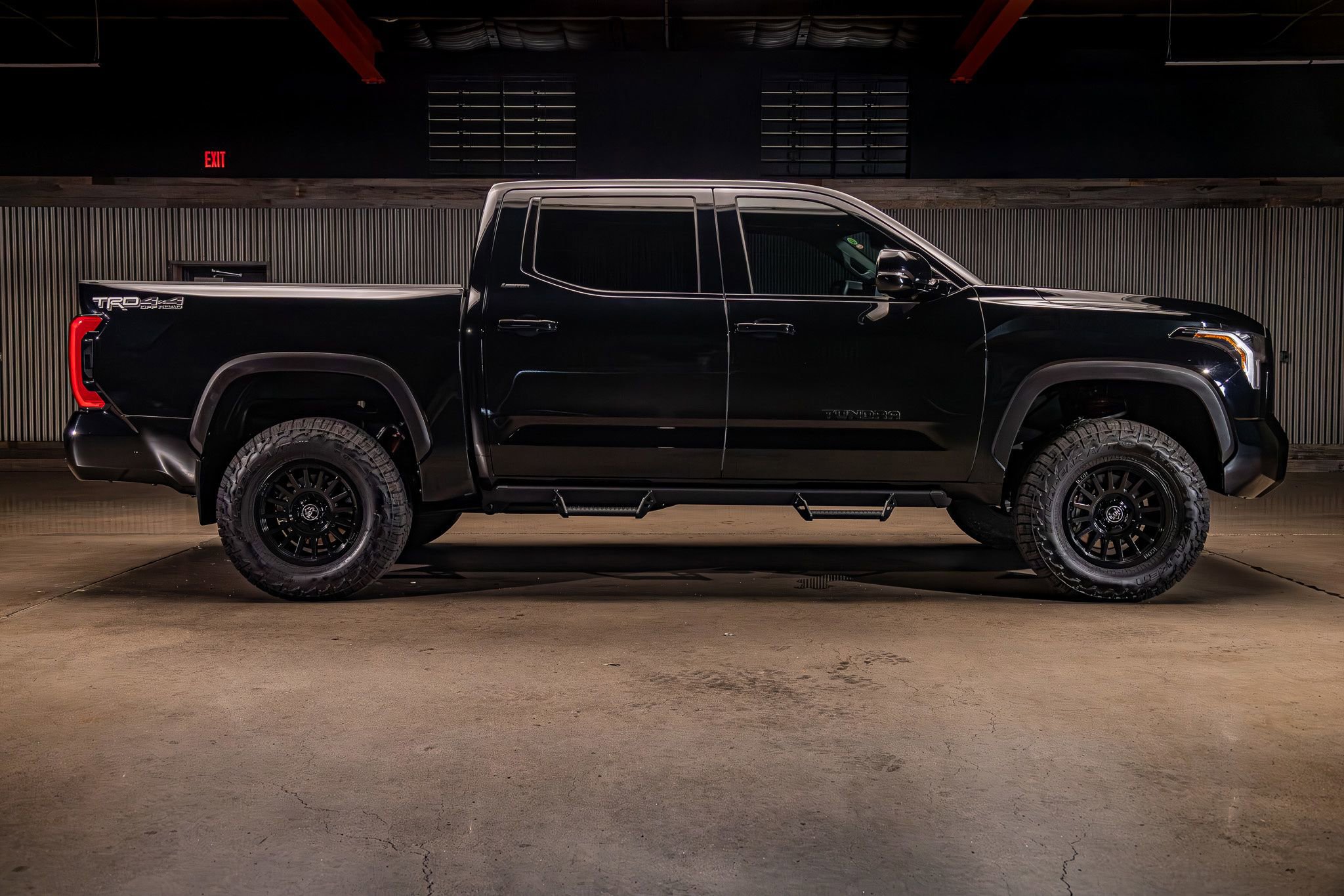 Used 2025 Toyota Tundra Limited w/ TRD Off-Road Package AWD/4WD image 10
