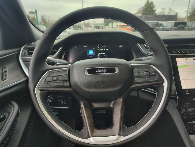 New 2025 Jeep Grand Cherokee L Limited w/ Black Appearance Package image 16