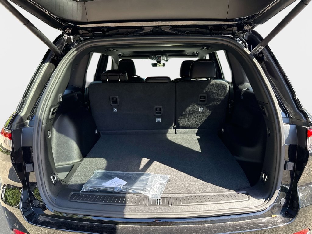 New 2027 Jeep Grand Cherokee Altitude AWD/4WD image 11