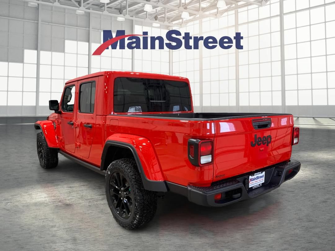 Used 2025 Jeep Gladiator Sport AWD/4WD image 3