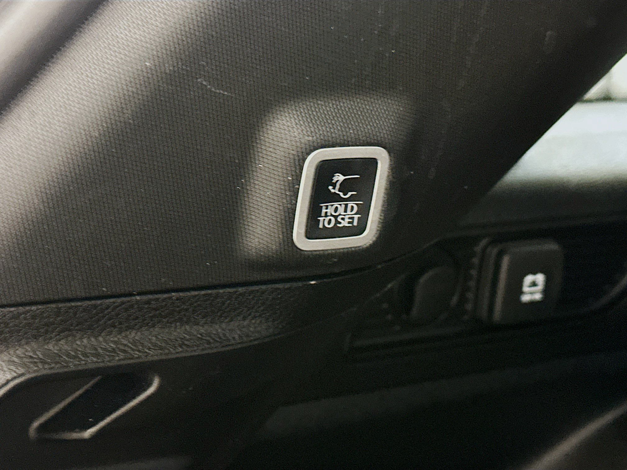 Used 2023 Jeep Grand Cherokee Laredo AWD/4WD image 31