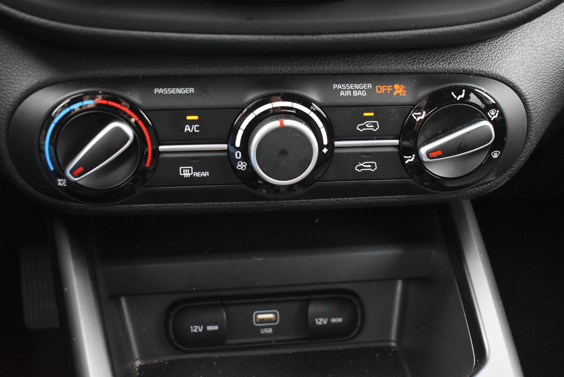 Used 2025 Kia Soul LX FWD image 29