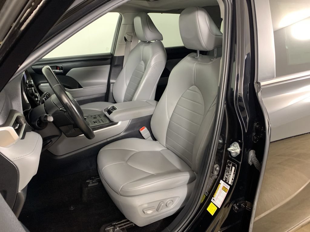 Used 2023 Toyota Highlander XLE AWD/4WD image 31