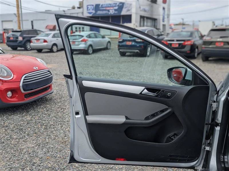 Used 2014 Volkswagen Jetta SEL FWD image 9