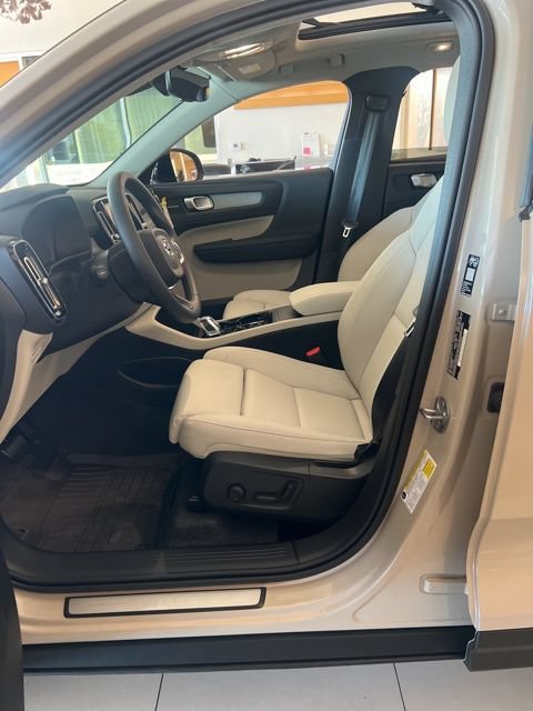 New 2026 Volvo XC40 B5 Ultra w/ Climate Package AWD/4WD image 9