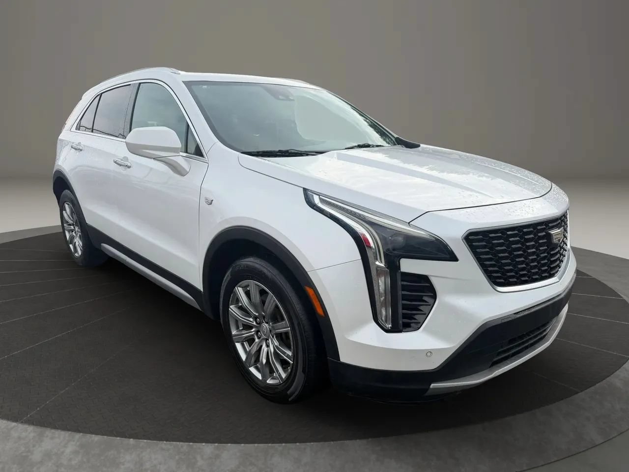 Used 2019 Cadillac XT4 Premium Luxury FWD image 3
