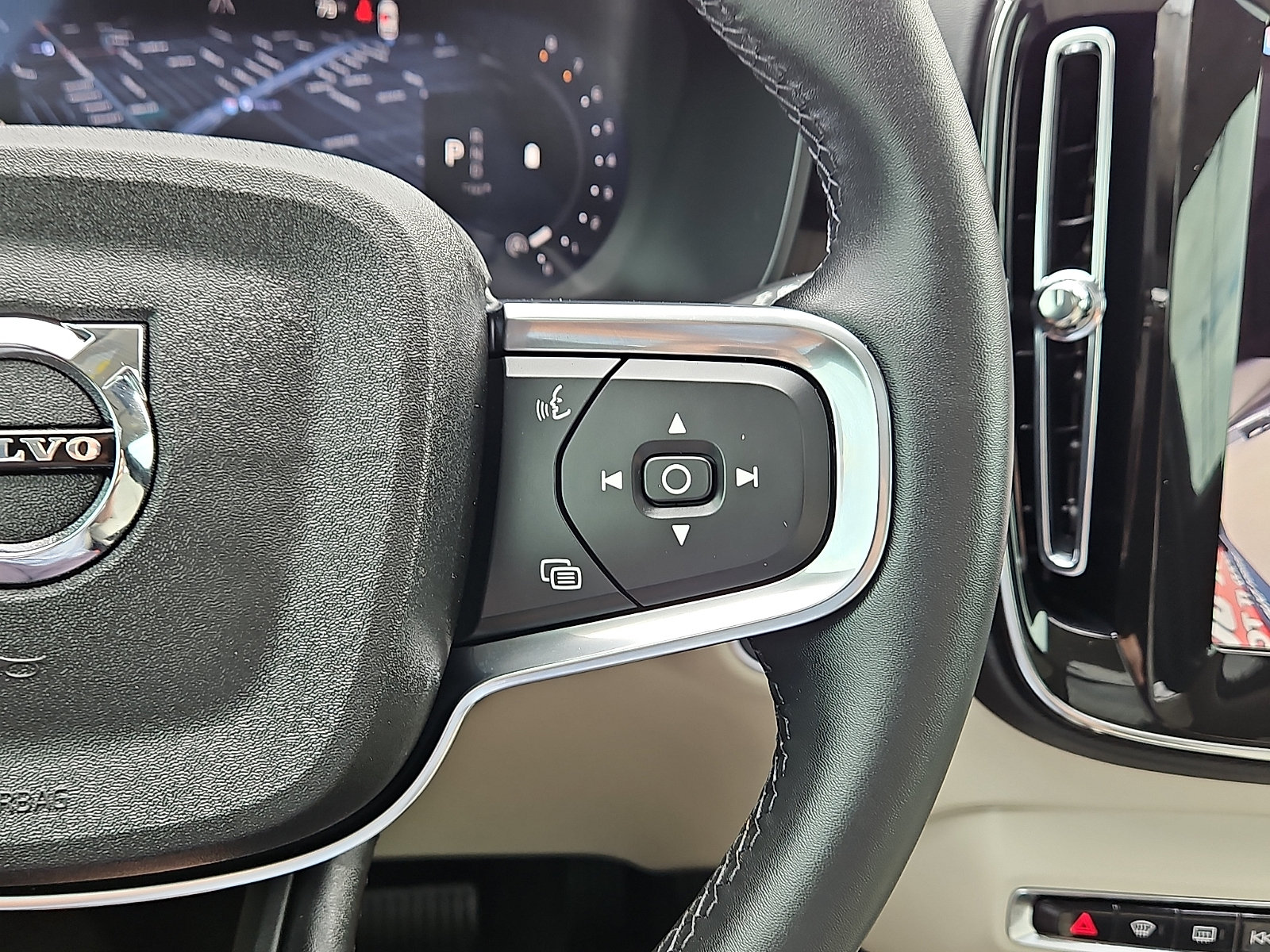 Used 2026 Volvo XC40 B5 Plus w/ Protection Package Premier AWD/4WD image 19