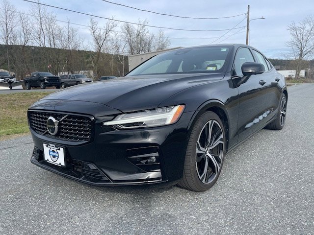 Used 2024 Volvo S60 B5 Plus AWD/4WD image 1