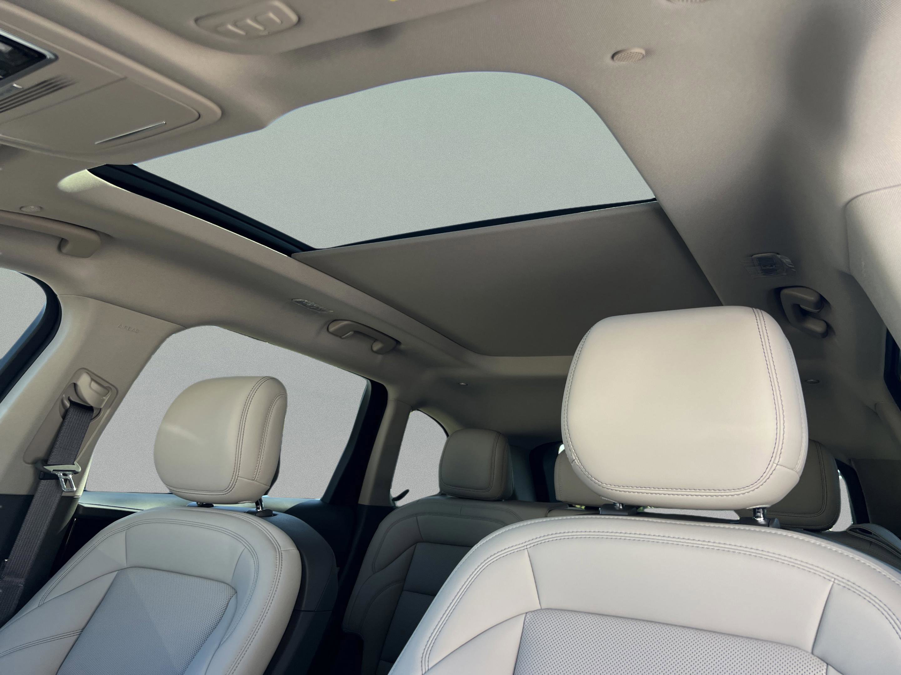 New 2025 Lincoln Nautilus Premier w/ Equipment Group 102A image 28