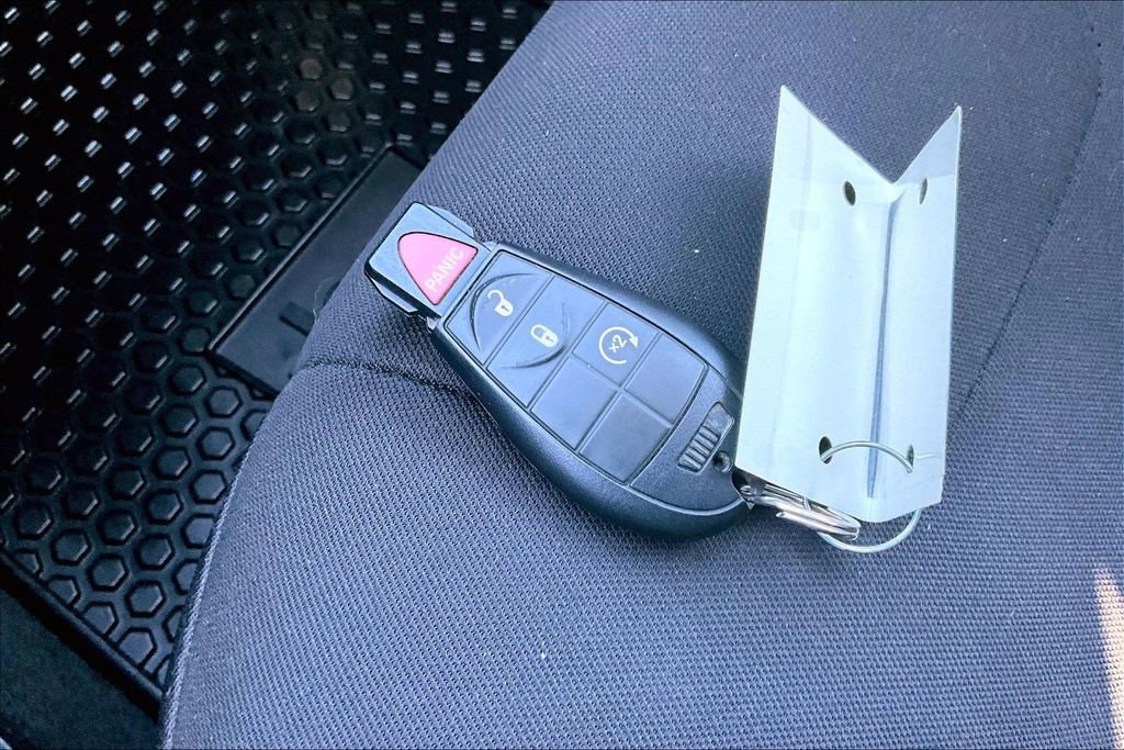 Used 2019 Jeep Cherokee Latitude w/ Cold Weather Group image 11