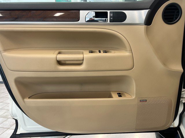 Used 2009 Volkswagen Touareg VR6 image 12