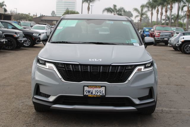 Used 2024 Kia Carnival EX image 2